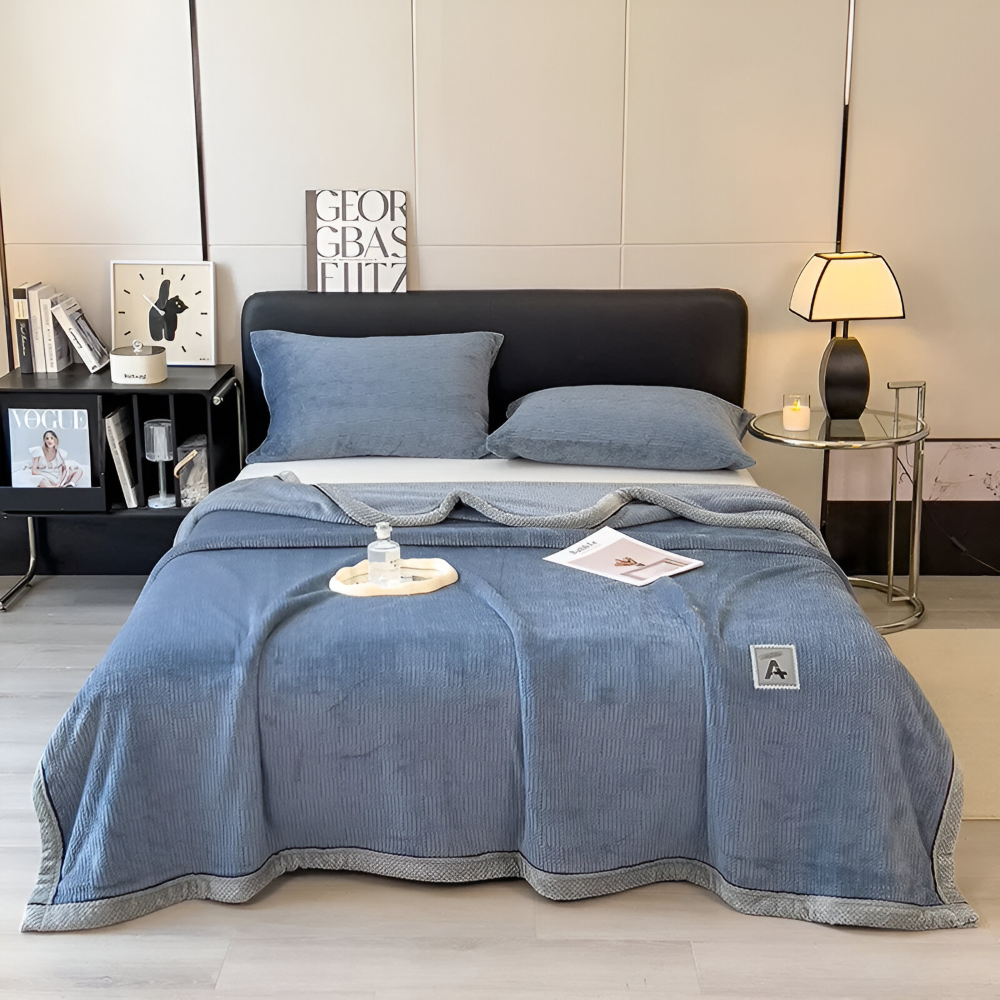 VeluLuxe – Elegant Sammetfilt i Minimalistisk Design