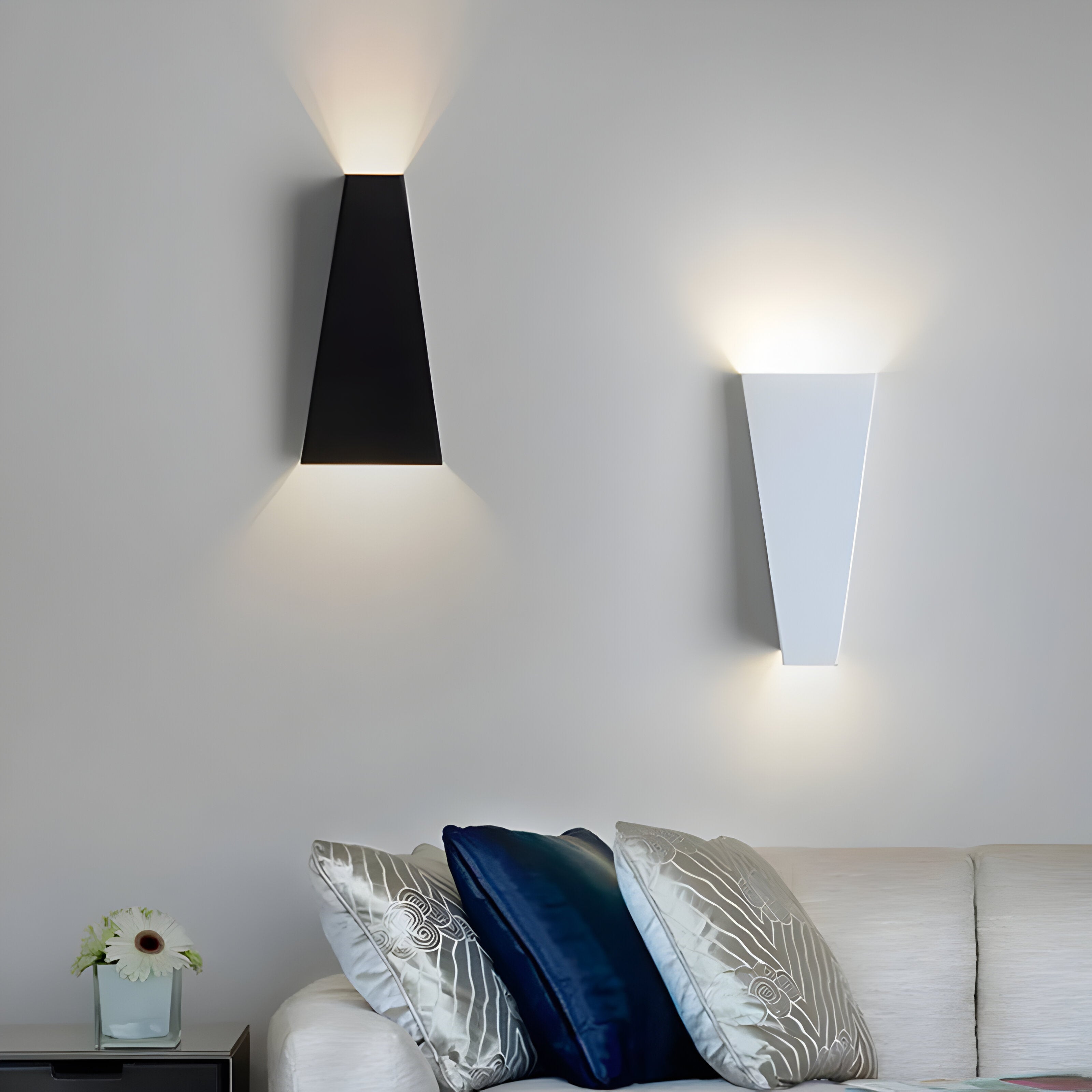 AlumiRay – Trapetsformad Vägglampa i Aluminium | Minimalistisk LED Väggbelysning med Upp & Ner Ljus