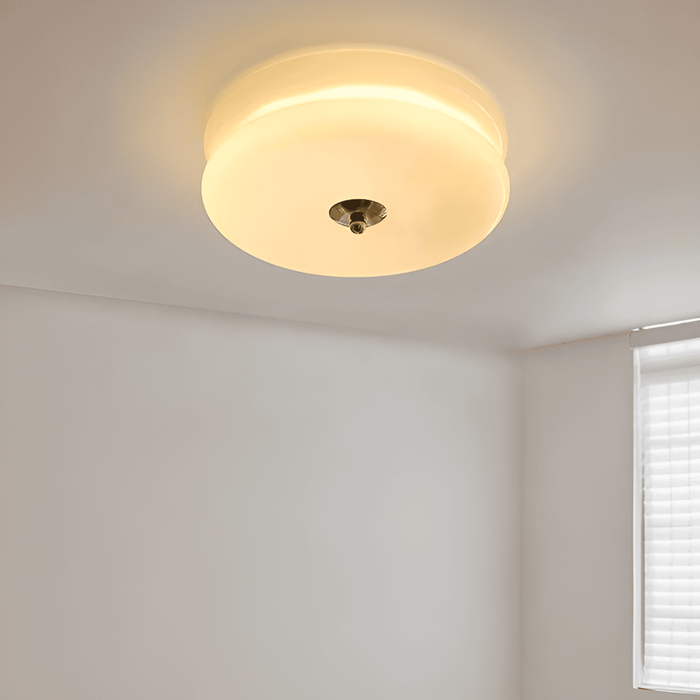 Kreolux – Rund Taklampa i Krämfärgat Glas med Integrerad LED