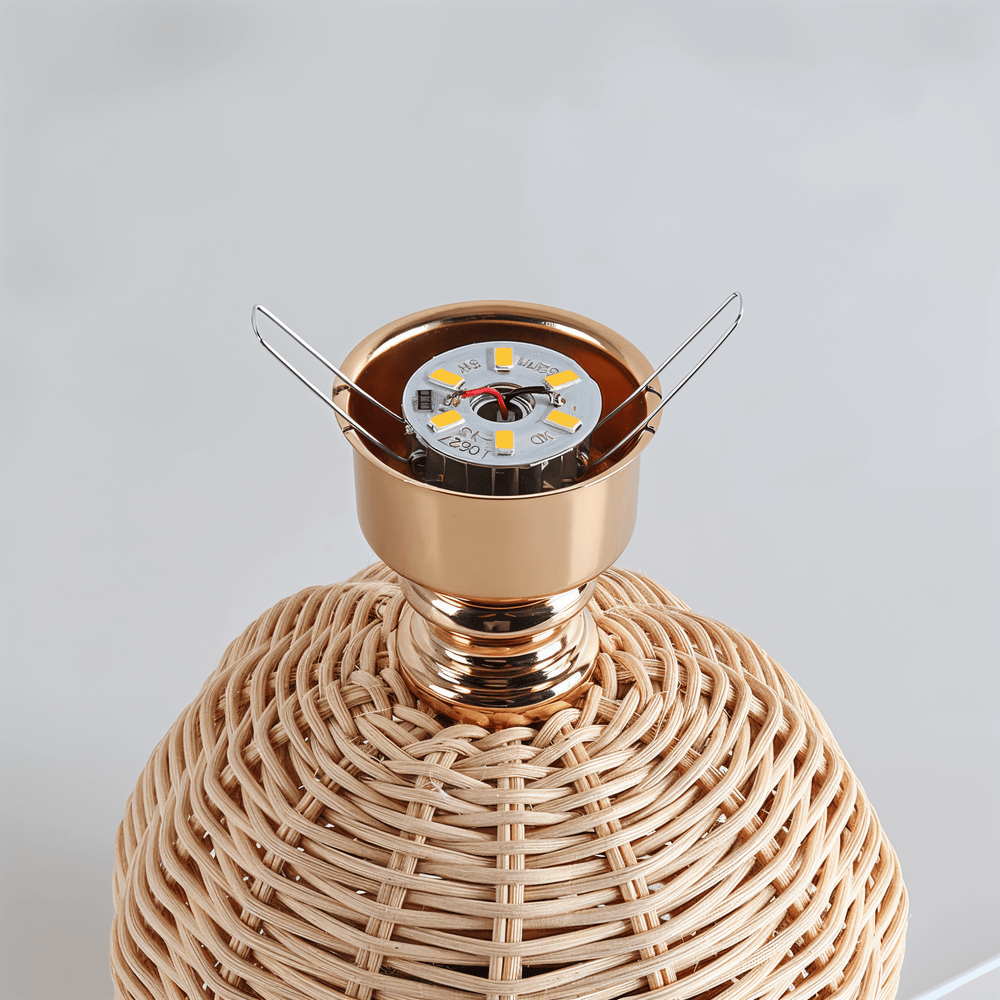 Brolly – Plisserad Retro Bordslampa i Rotting med Konisk Skärm