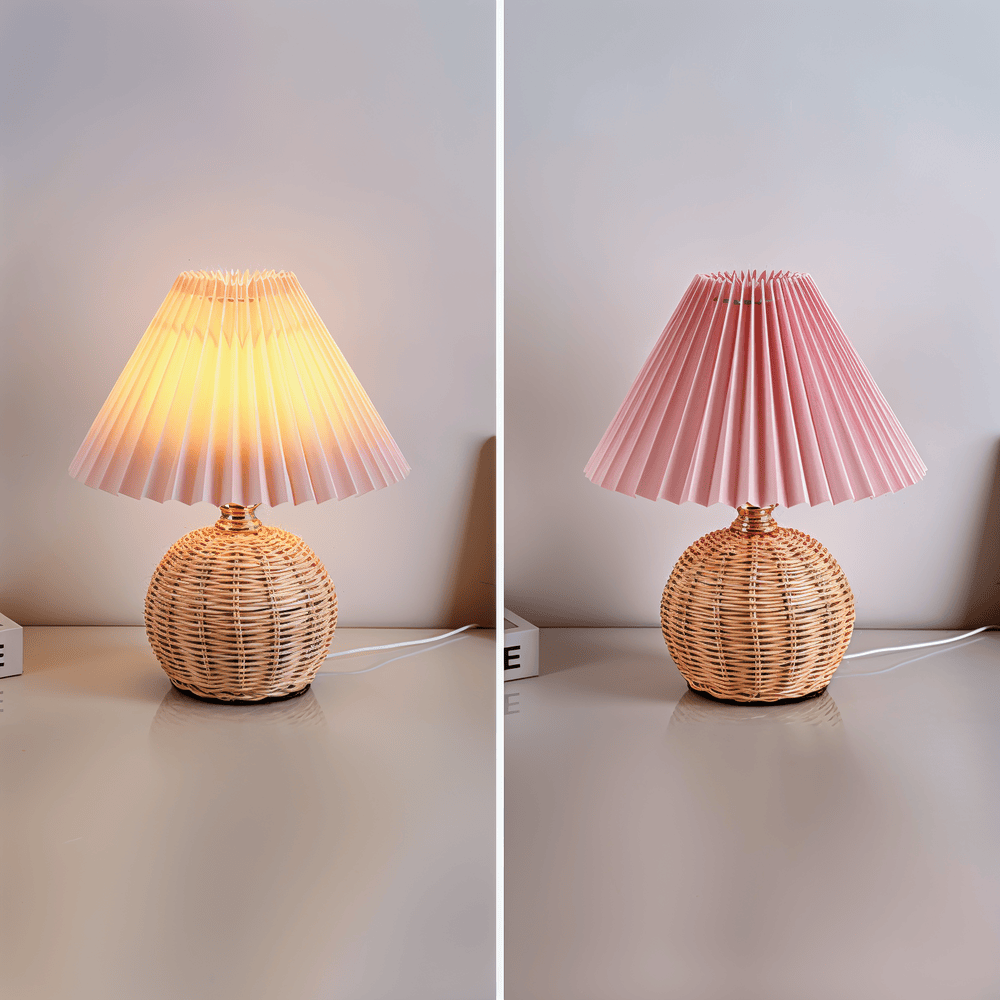 Brolly – Plisserad Retro Bordslampa i Rotting med Konisk Skärm