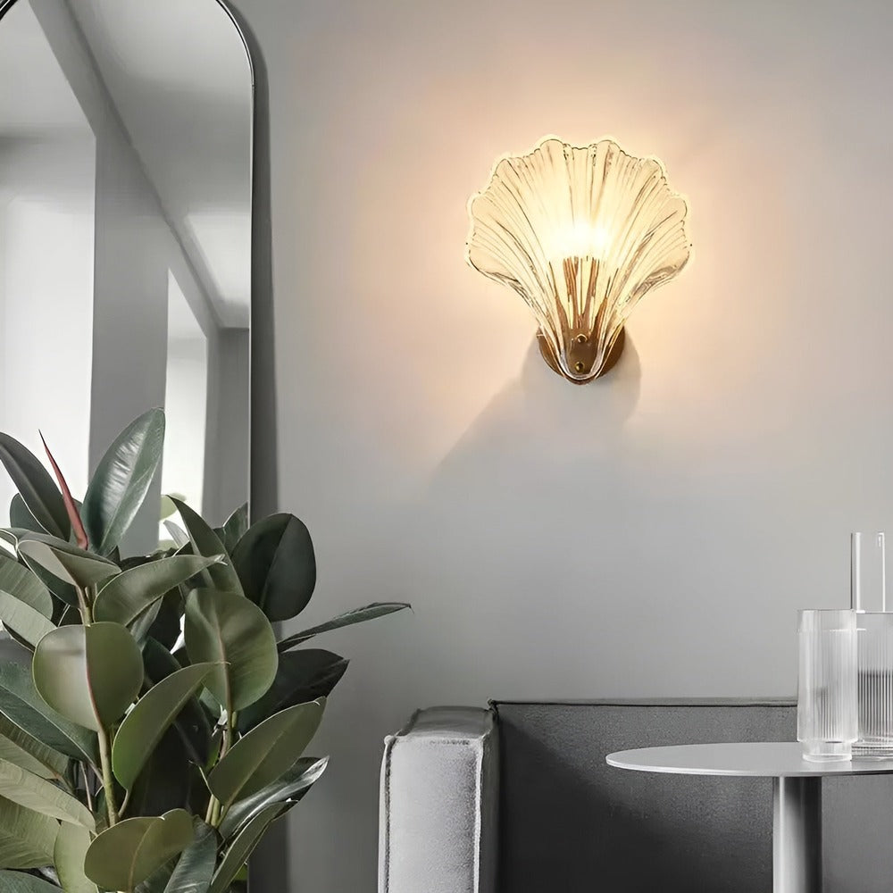 CoastalGleam – Vägglampa i Glas & Mässing med Kustinspirerad Minimalism