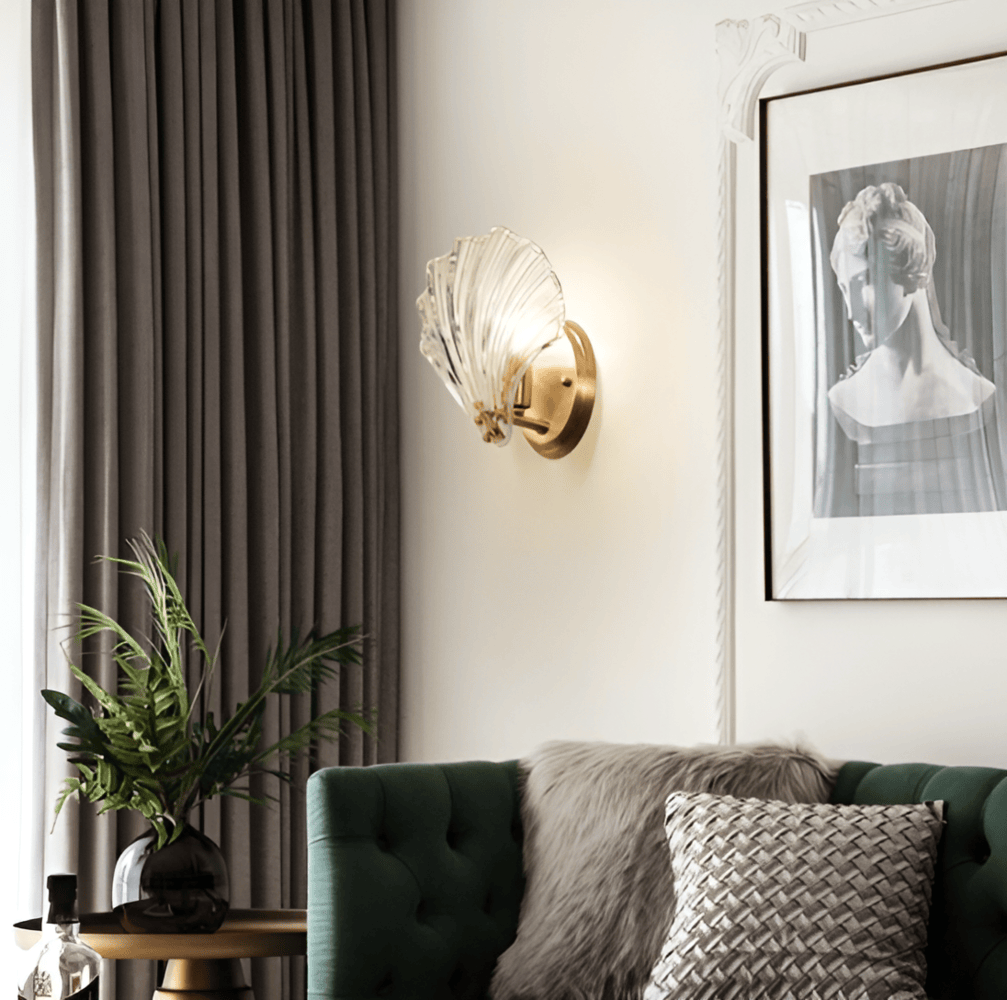 CoastalGleam – Vägglampa i Glas & Mässing med Kustinspirerad Minimalism