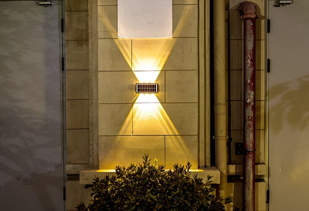 DualLit – Solcellsdriven Trädgårdsbelysning | Vattentät LED Vägglampa med Up & Down Ljus för Utomhusbruk