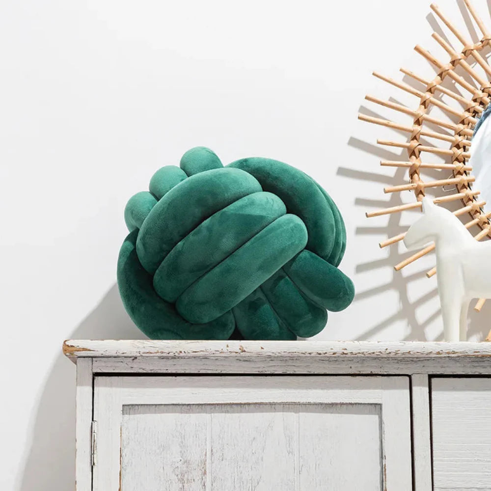 Handknuten Rund Sammetkudde – Mjuk & Modern Plyschkudde för Inredning