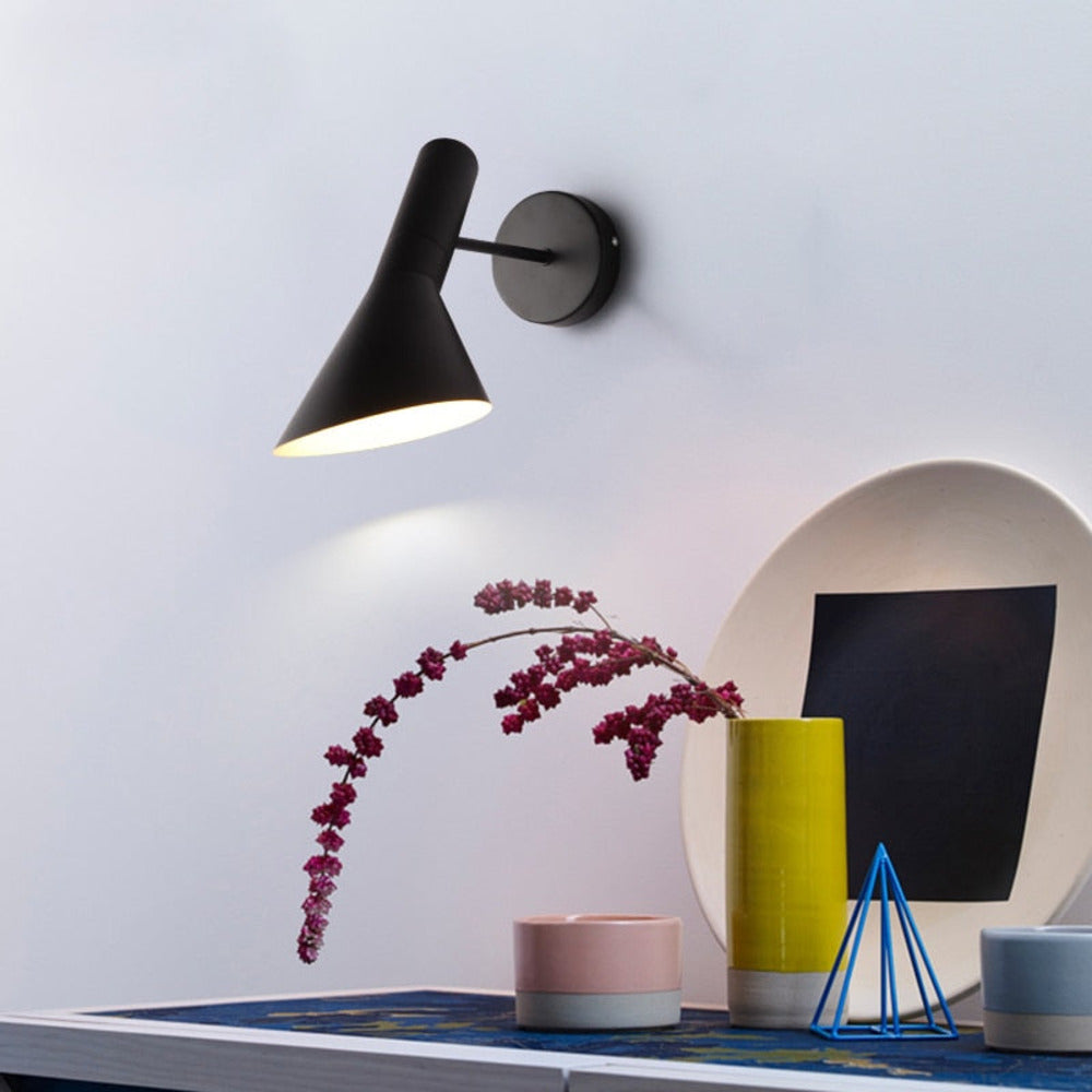 LumoArc – Justerbar Svart LED Vägglampa för Moderna Rum