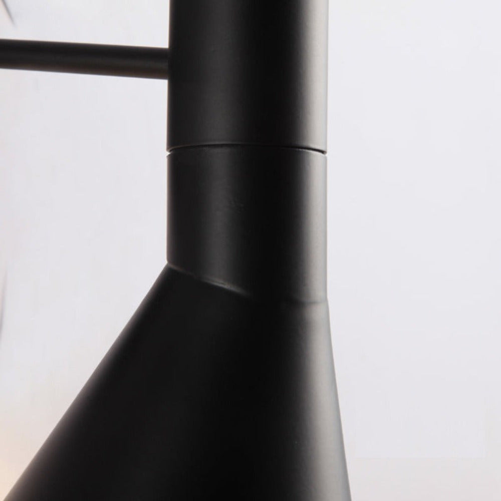 LumoArc – Justerbar Svart LED Vägglampa för Moderna Rum