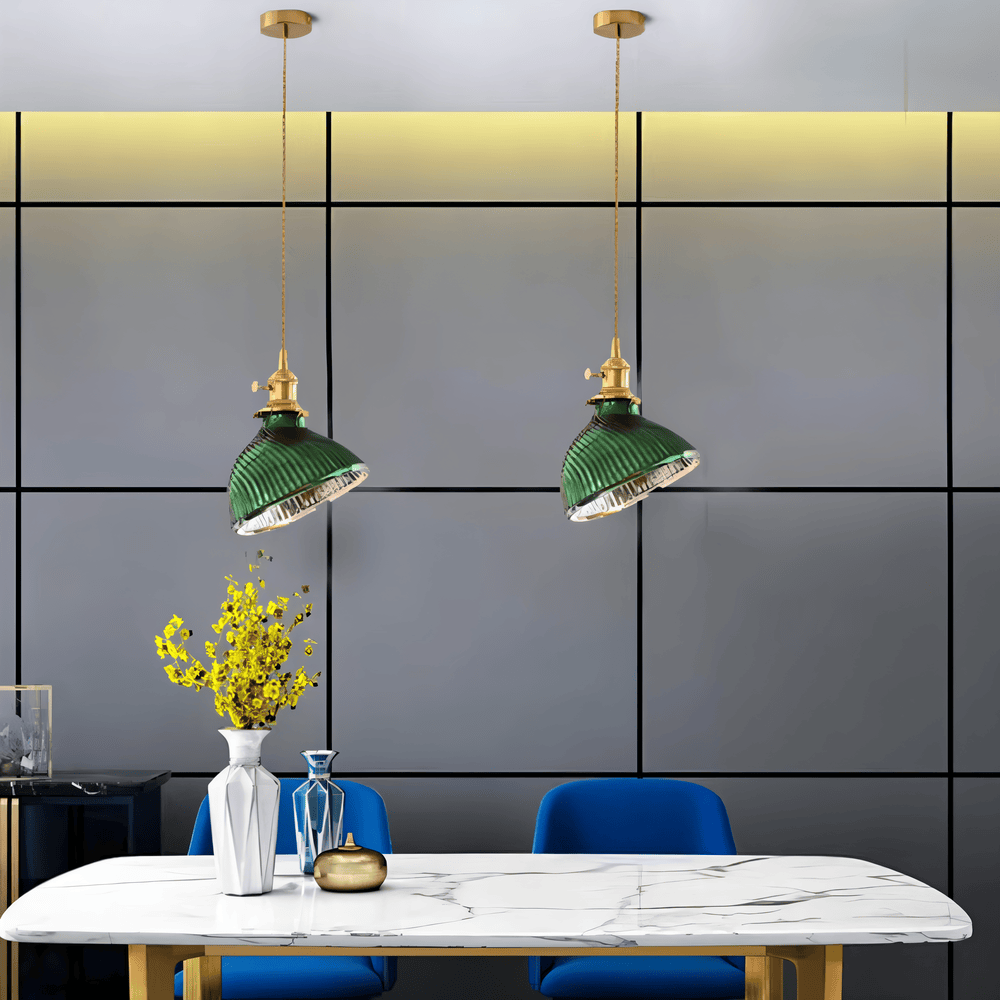 LuxurGreen – Nordisk Pendellampa i Räfflat Grönt Glas