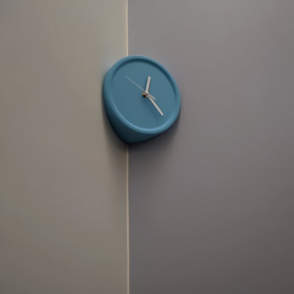 EdgeForm Silent – Minimalistisk 3D-Hörnväggsklocka 30 cm