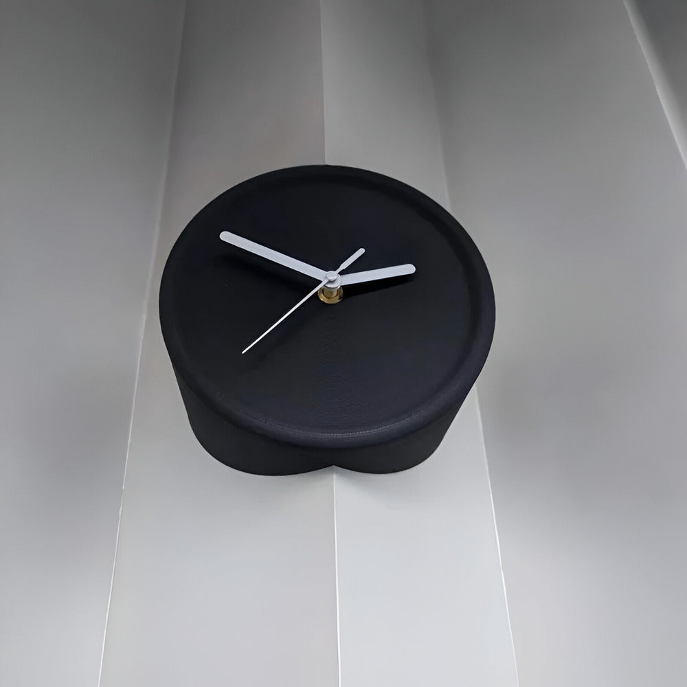 EdgeForm Silent – Minimalistisk 3D-Hörnväggsklocka 30 cm