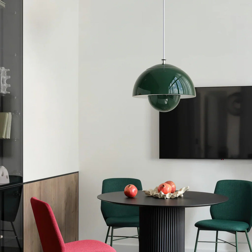 Floréal – Nordisk Metallpendellampa i Blomformad Retrodesign