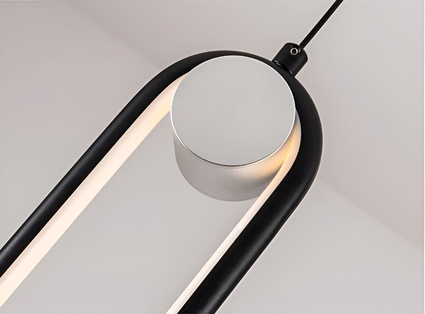 AeroLine – Långsträckt LED-Taklampa i Svart Aluminium