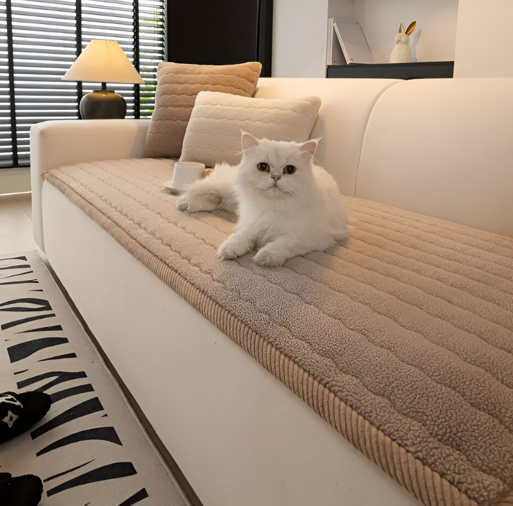 PlushGuard – Mjukt Rutschfritt Sofföverdrag i Husdjursvänlig Polyester