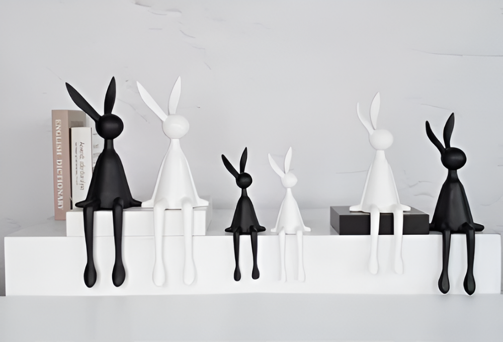 EasterNoble Hare – Modern Sittande Påskhare i Elegant Harzdesign
