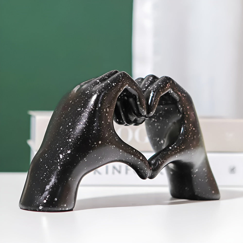 EvighetsGrepp Skulptur – Modern Kärleksfigur i Sammanflätade Händer