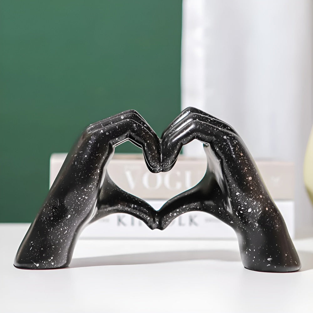 EvighetsGrepp Skulptur – Modern Kärleksfigur i Sammanflätade Händer