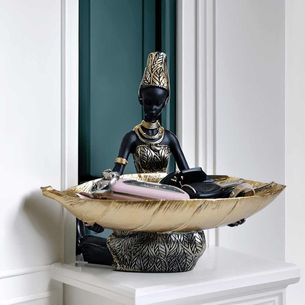 NyckelMuse Skulptur – Exotisk Figur i Harts med Elegant Nyckelorganisering