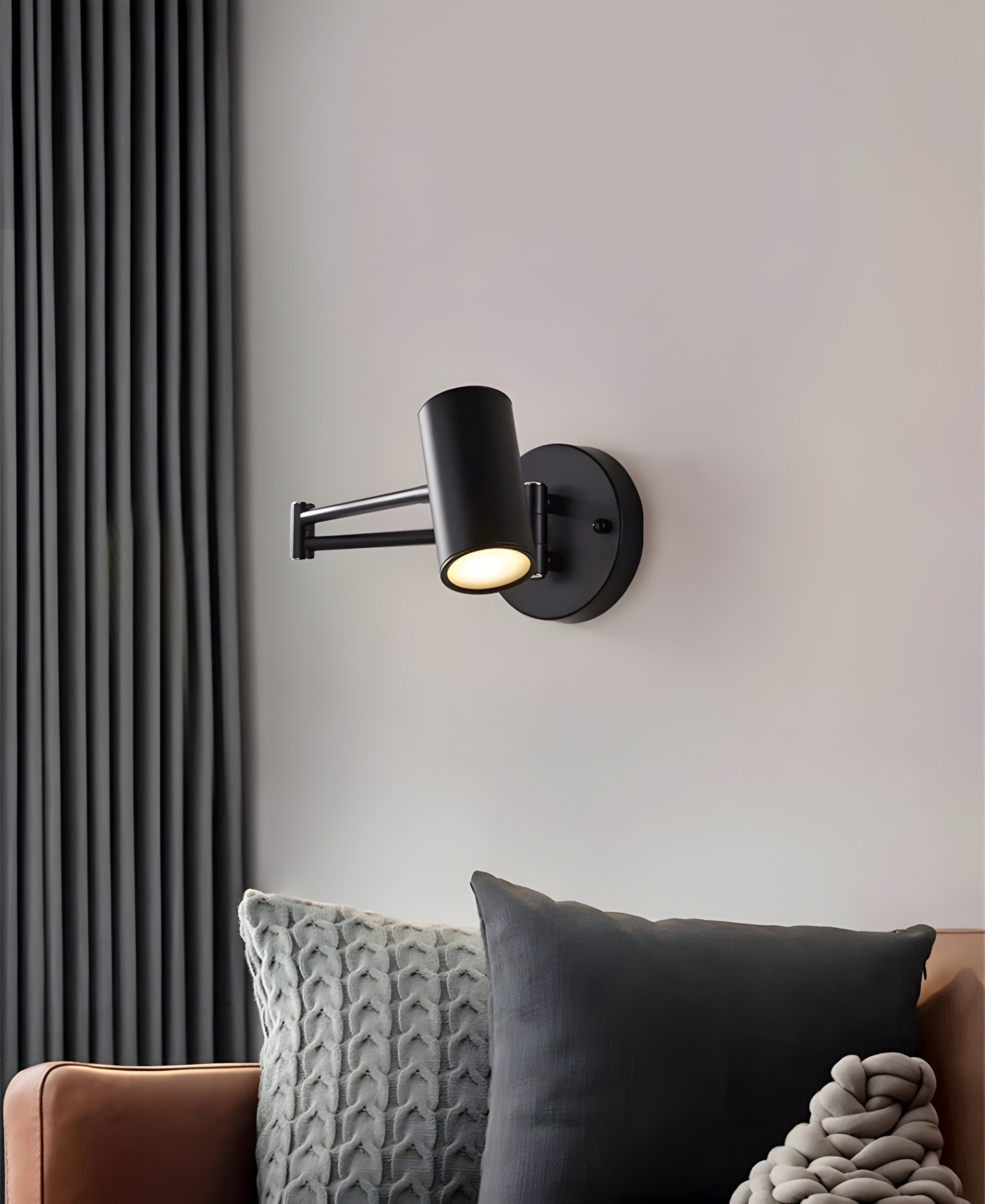 FlexaLume – Justerbar Vägglampa i Guld & Svart för Sovrum och Läsning