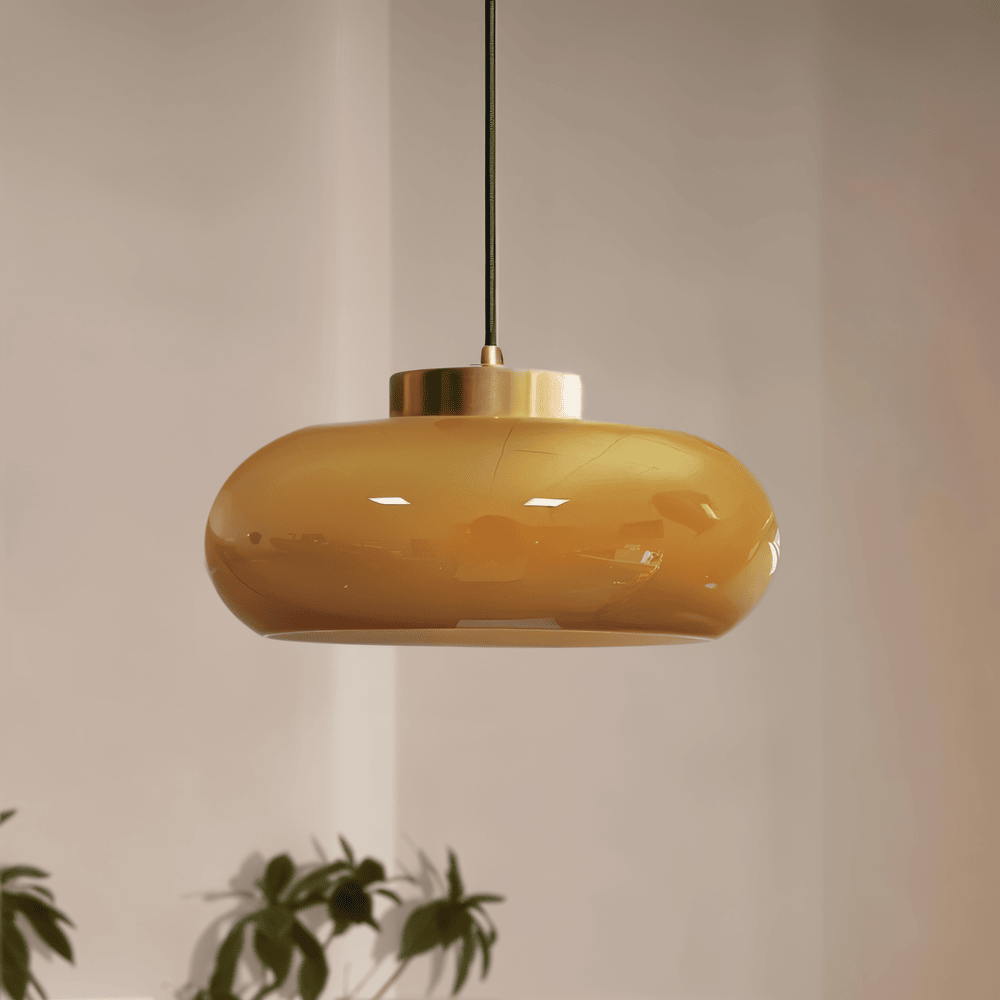 AmberGleam – Klassisk Gul Vintage Taklampa i Glas och Mässing