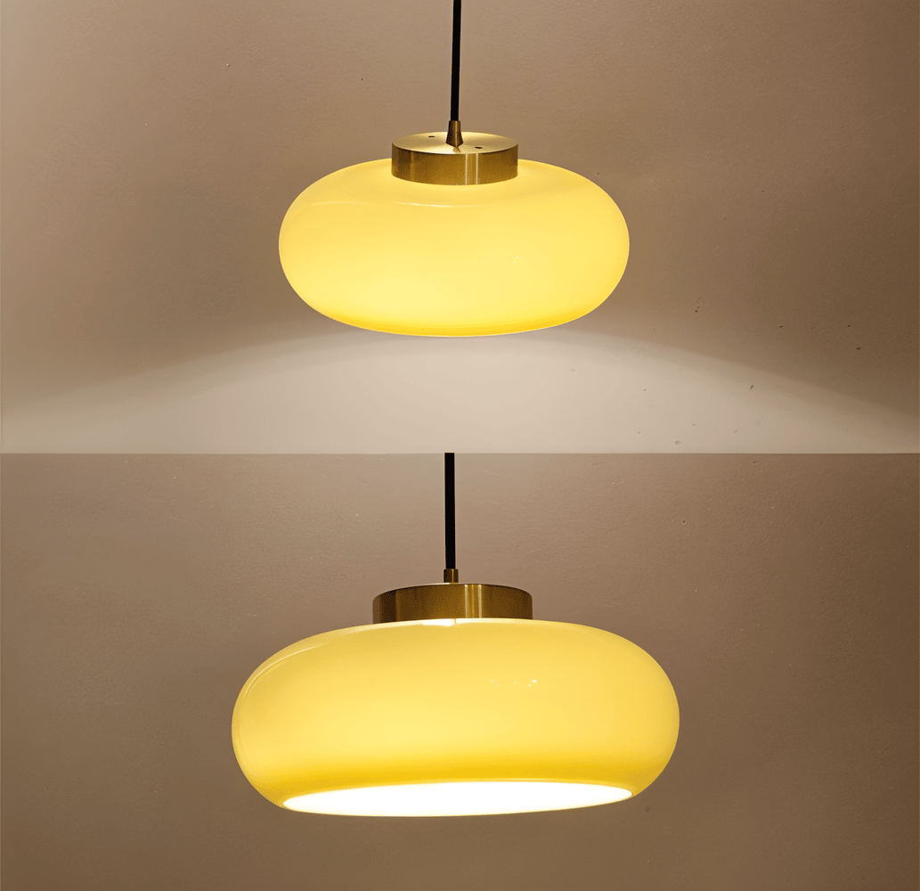 AmberGleam – Klassisk Gul Vintage Taklampa i Glas och Mässing