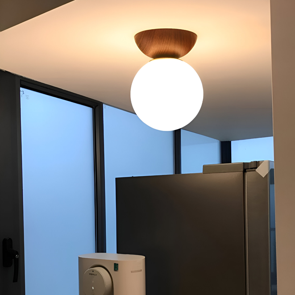 Kiyora – Japansk LED-Taklampa med Pärlformad Glaskupa och Träram