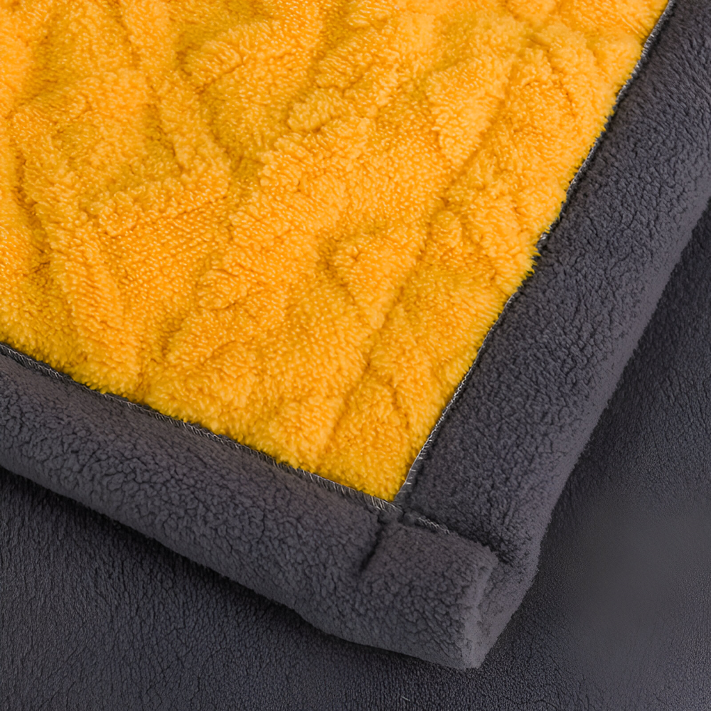 DualWeave CozyPläd – Dubbelvävd Mikrofiberfleecefilt för Varm Komfort