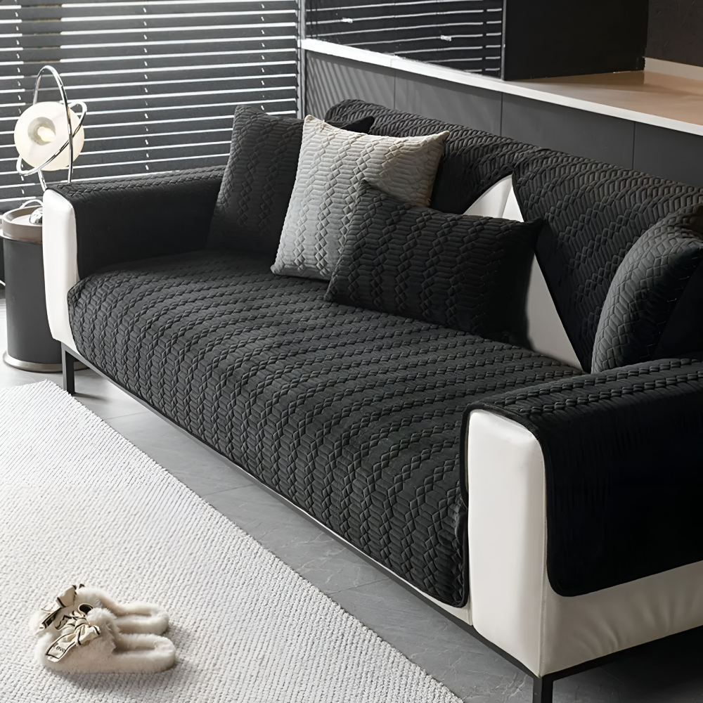 VelvetGuard Luxe – Svart Plyschigt Halkfritt Sofföverdrag med Geometrisk Struktur