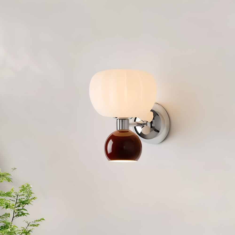 LumaPump – Krämig LED-Vägglampa i Minimalistisk Pumpdesign