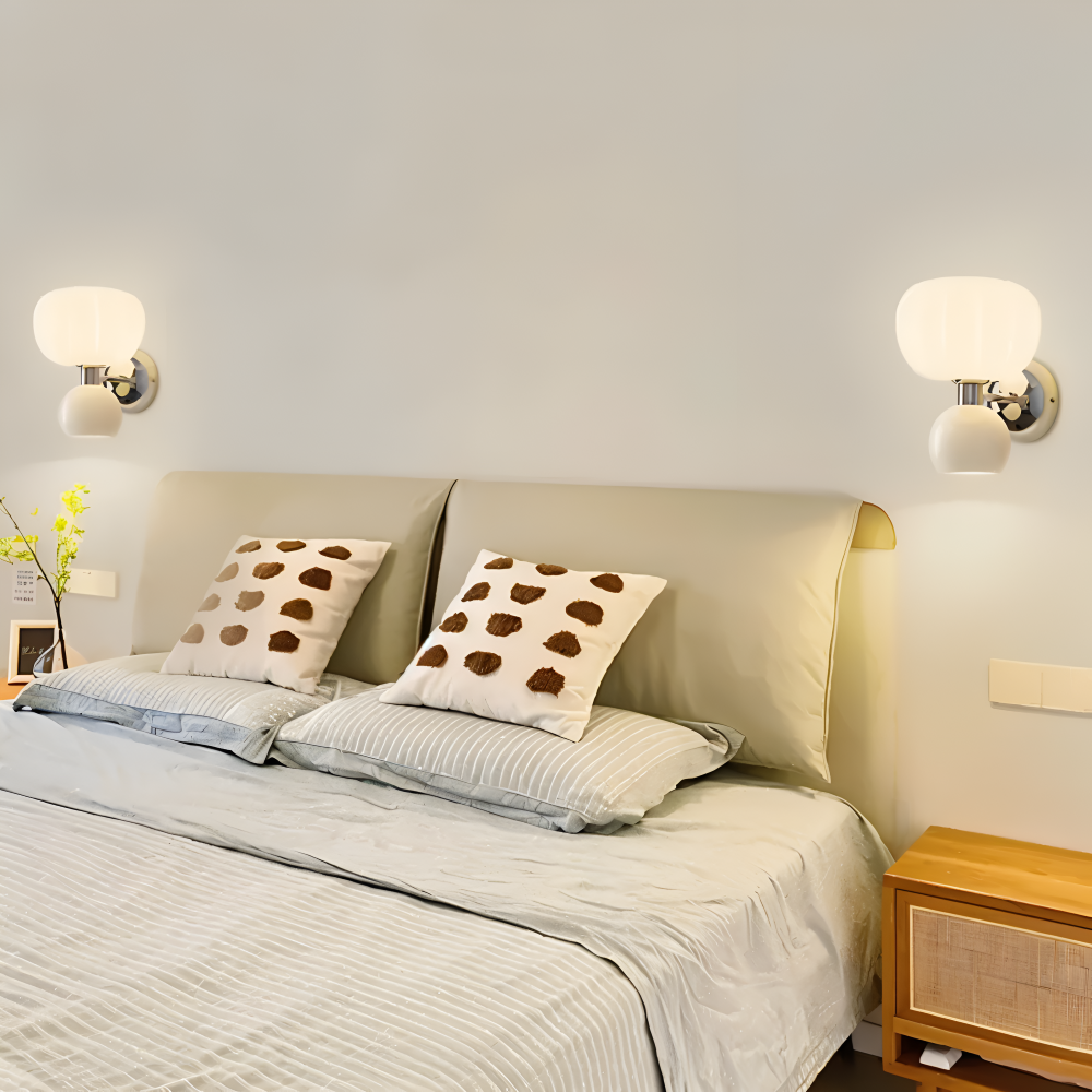 LumaPump – Krämig LED-Vägglampa i Minimalistisk Pumpdesign