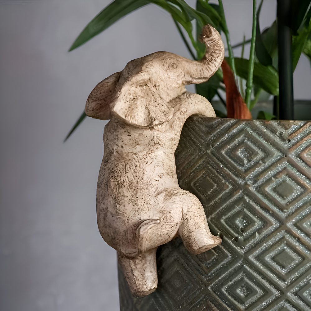 EleHang Joy – Hängande Elefantkruka i Dekorativ Harzdesign