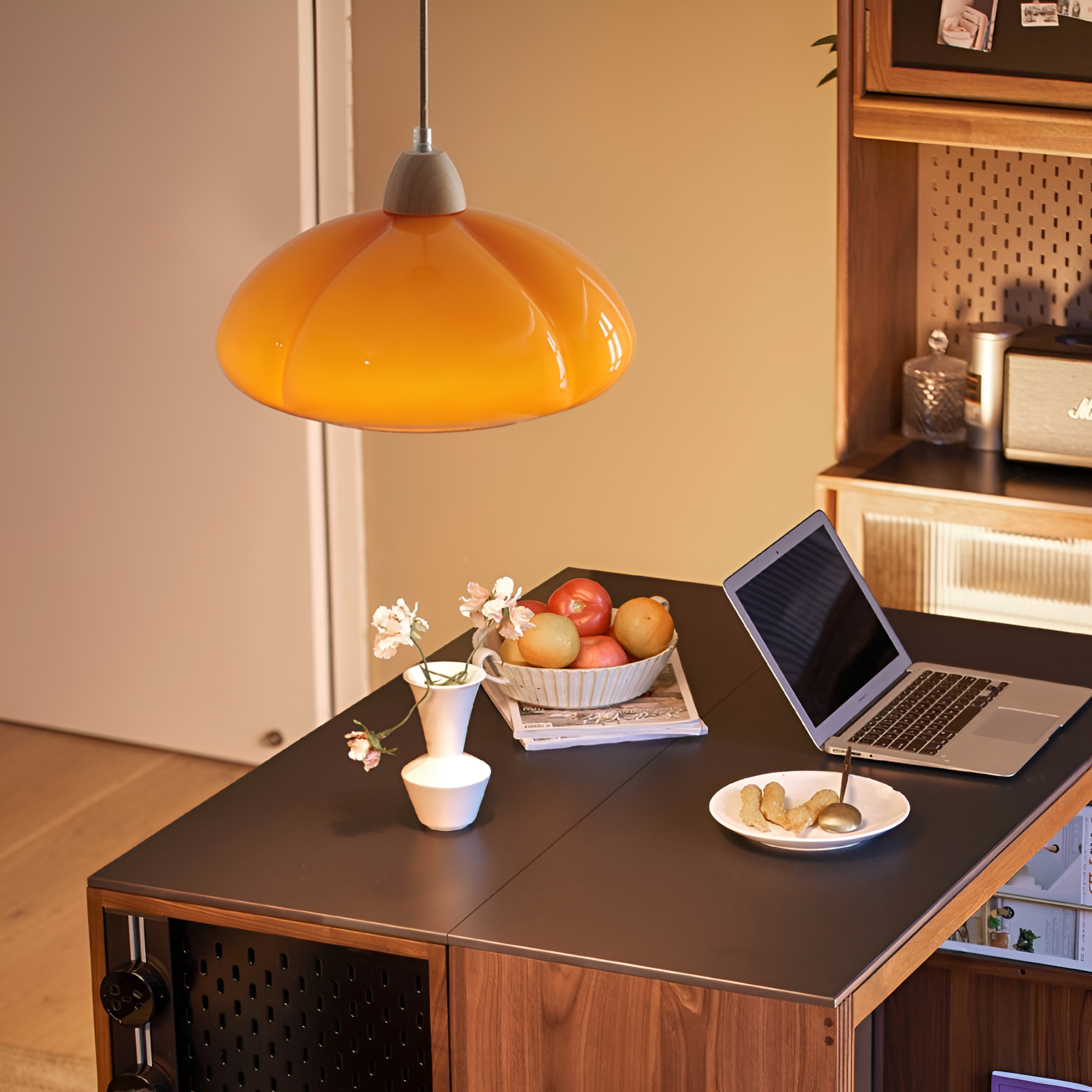 PumpaLuxe – Retro Pendellampa i Glas och Trä med Nordisk Charm