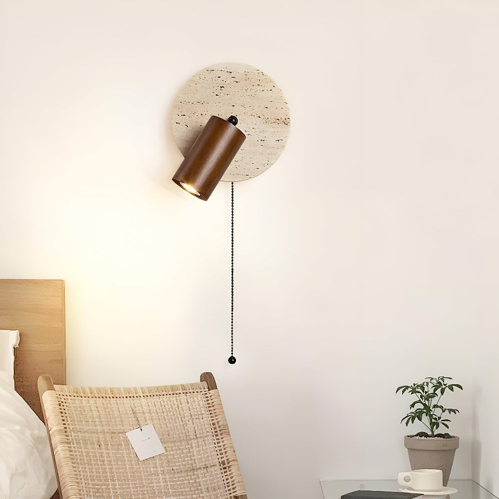 LumoStone – Mini Rund LED Vägglampa | Svängbar Vägglampa i Travertin & Trä