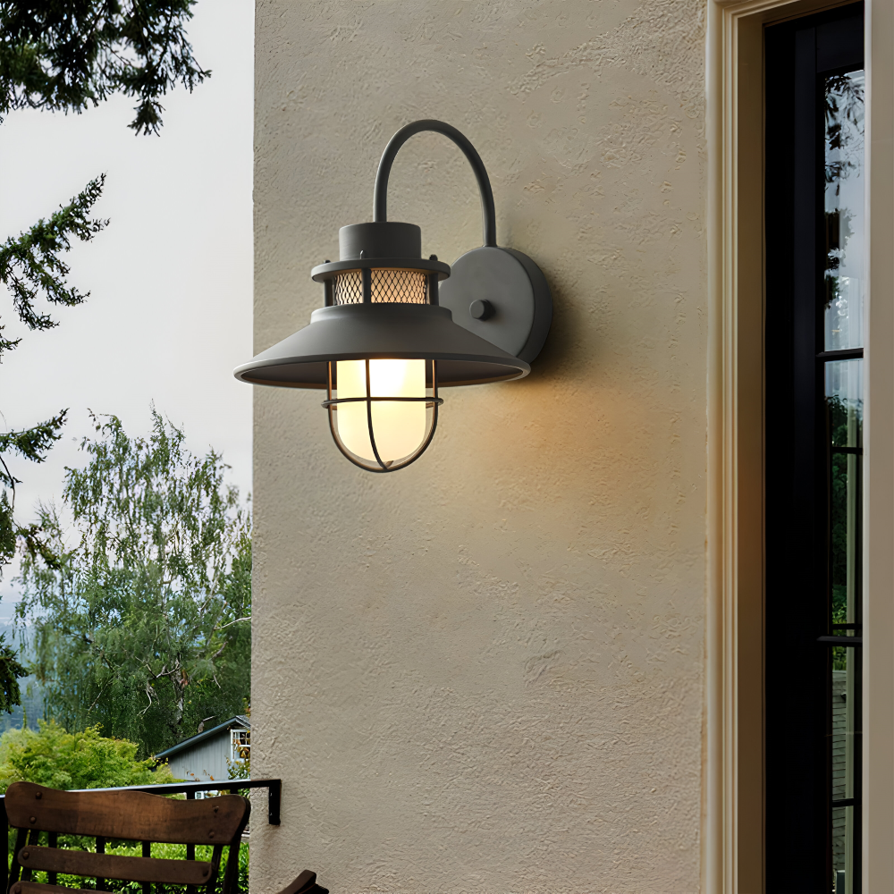 RustBlack – Industriell Vägglampa i Järn och Glas för Inomhus & Utomhusbruk