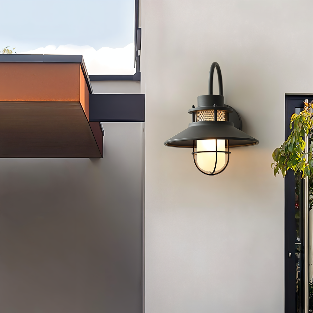 RustBlack – Industriell Vägglampa i Järn och Glas för Inomhus & Utomhusbruk