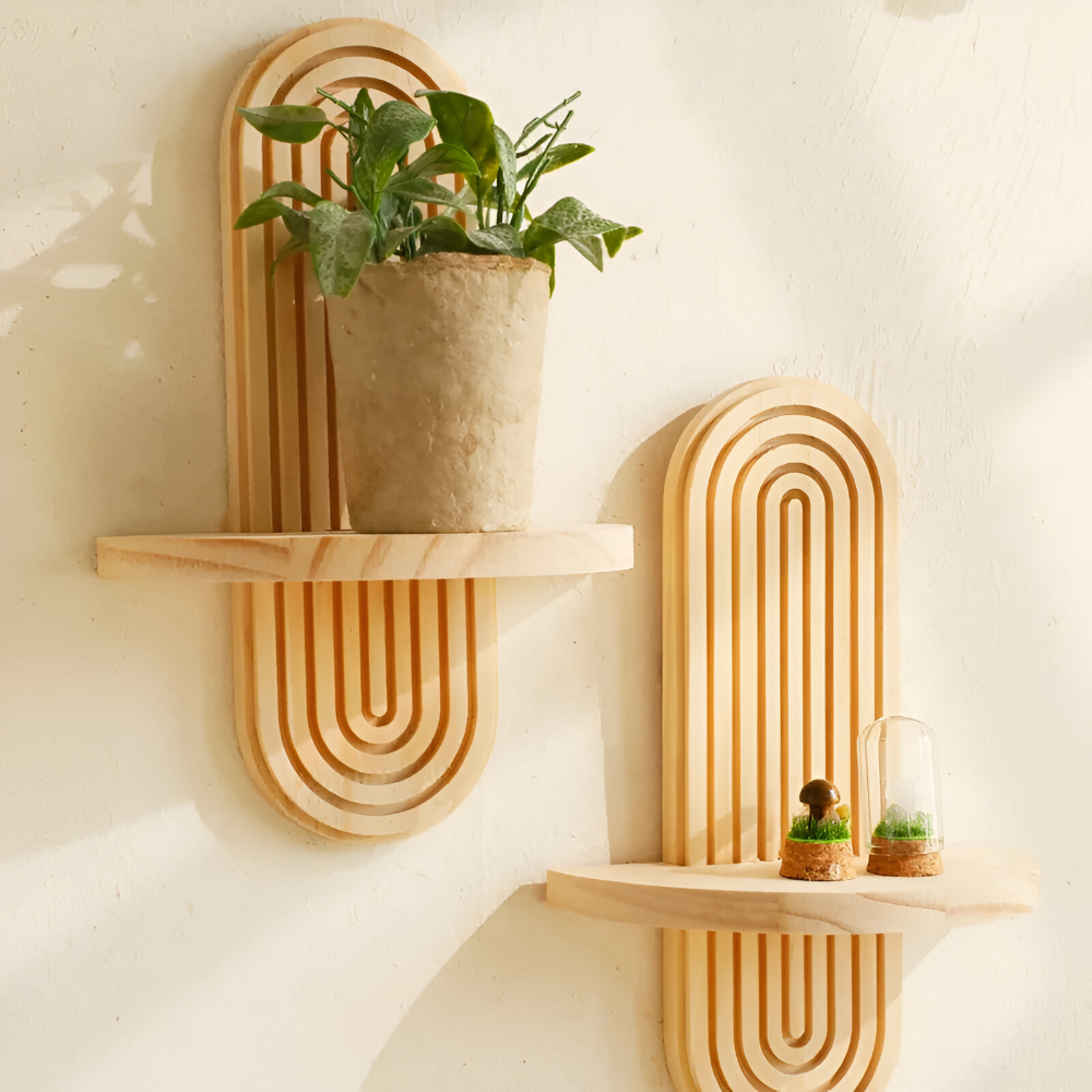 GeoForma – Modern Geometrisk Vägghylla i Trä (35 cm)