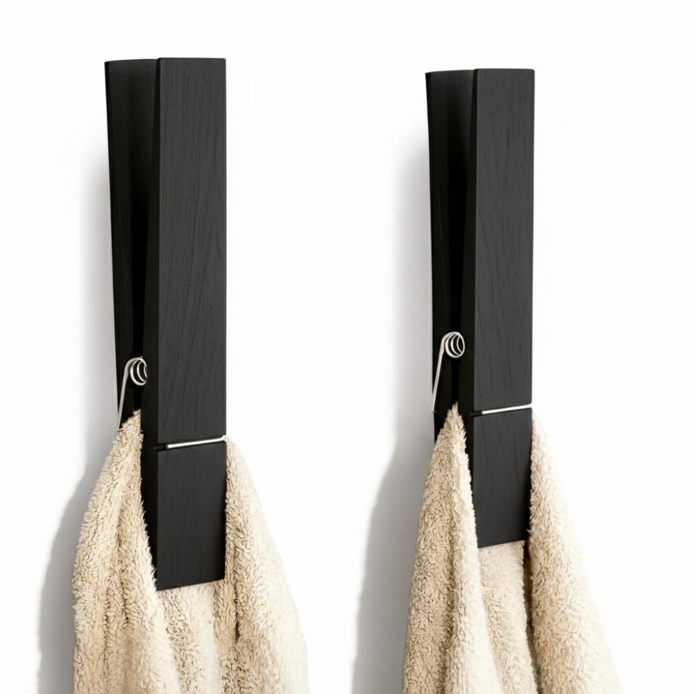 Nordkläm – Rustik Trähanddukshållare med Fjädrande Mekanism, 30,5 × 6,3 cm