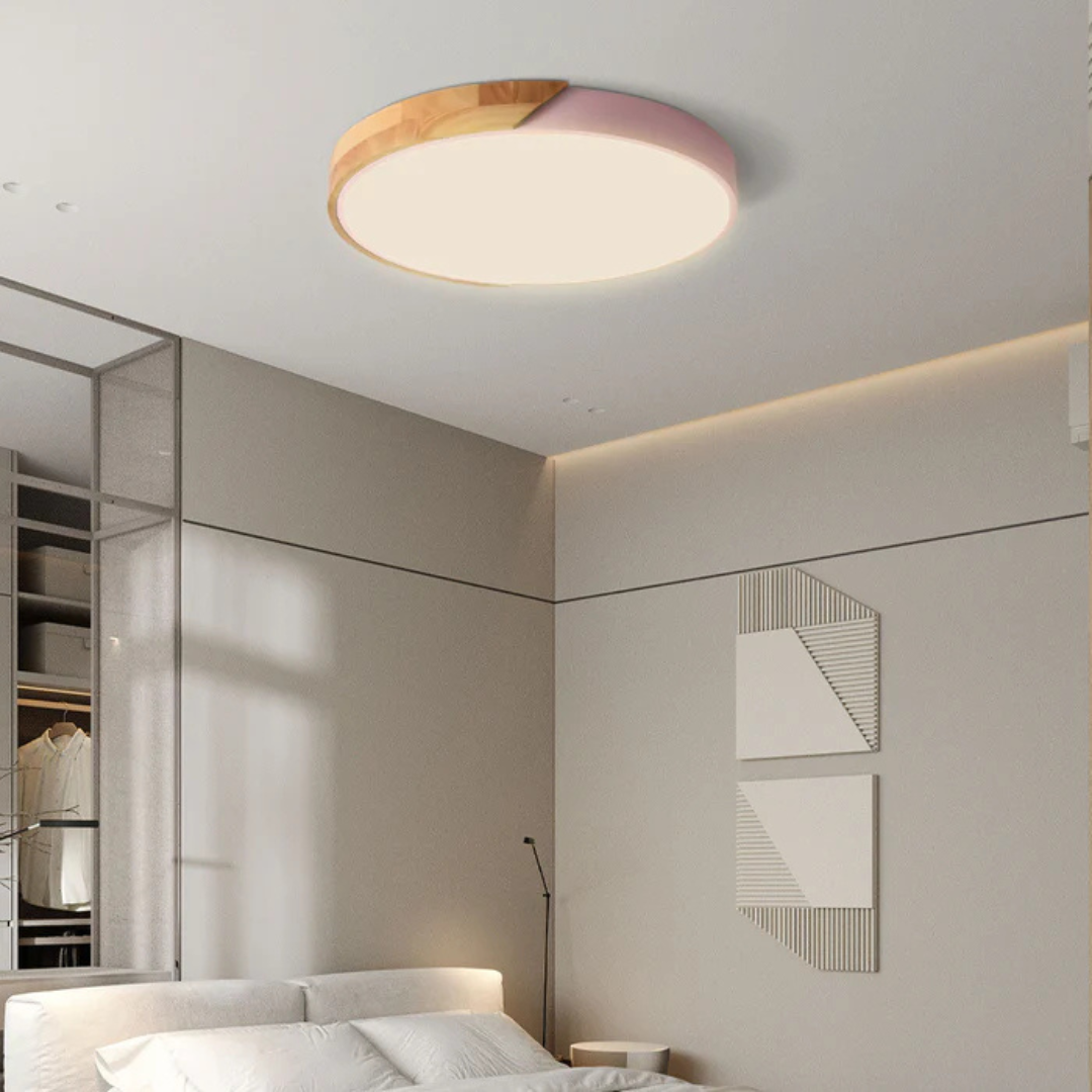 Skandinavisk LED-taklampa i trä med varm design