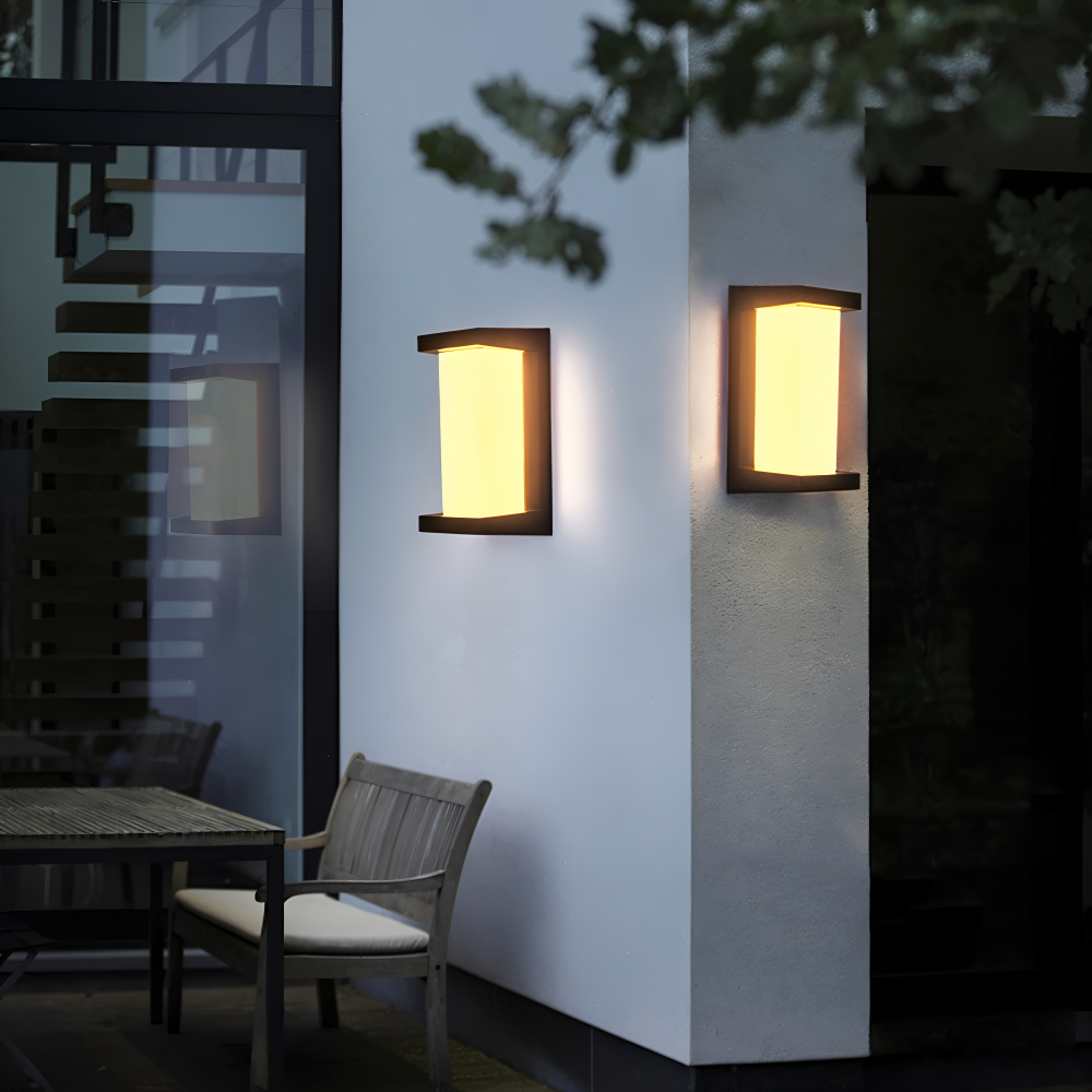 LumoGuard – Smart Vägglampa med Rörelsesensor & Vattentät LED Trädgårdsbelysning