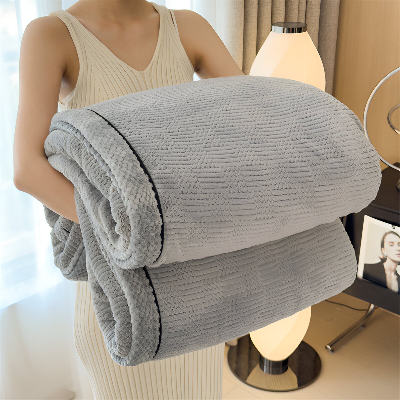 VelvetEdge Pläd – Präglad Lyxfilt med Elegant Kantdesign