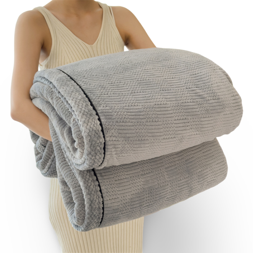 VelvetEdge Pläd – Präglad Lyxfilt med Elegant Kantdesign