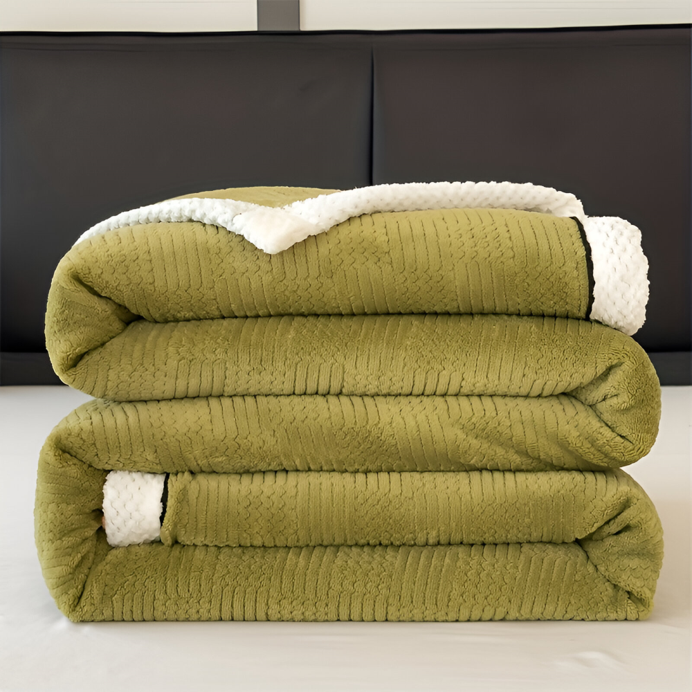 VelvetEdge Pläd – Präglad Lyxfilt med Elegant Kantdesign