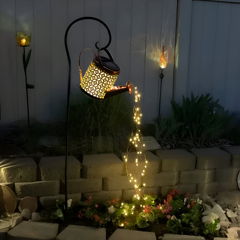 GlowCanne – Solcellsdriven Vattenkanna med Sagolik Ljusslinga