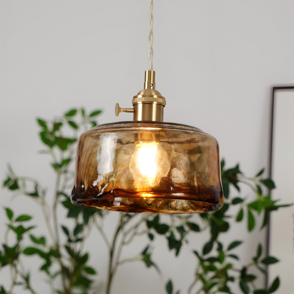 Brassoria – Vintage Glaspendellampa i Antik Mässing