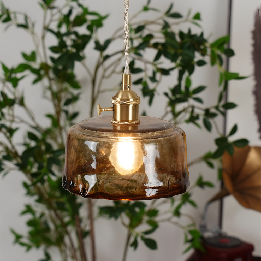 Brassoria – Vintage Glaspendellampa i Antik Mässing