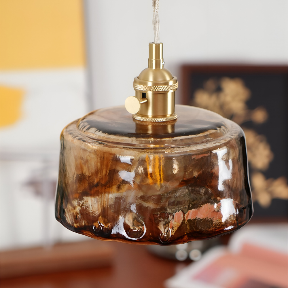 Brassoria – Vintage Glaspendellampa i Antik Mässing