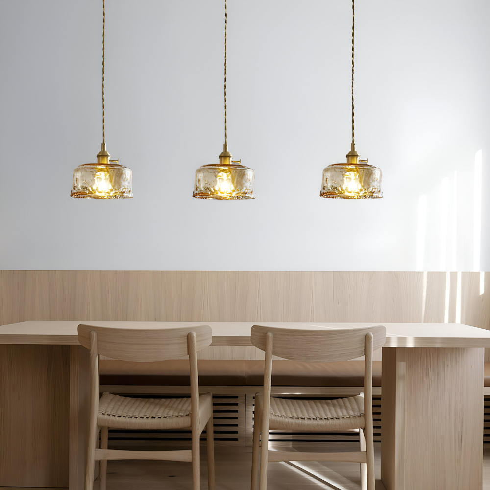 Brassoria – Vintage Glaspendellampa i Antik Mässing