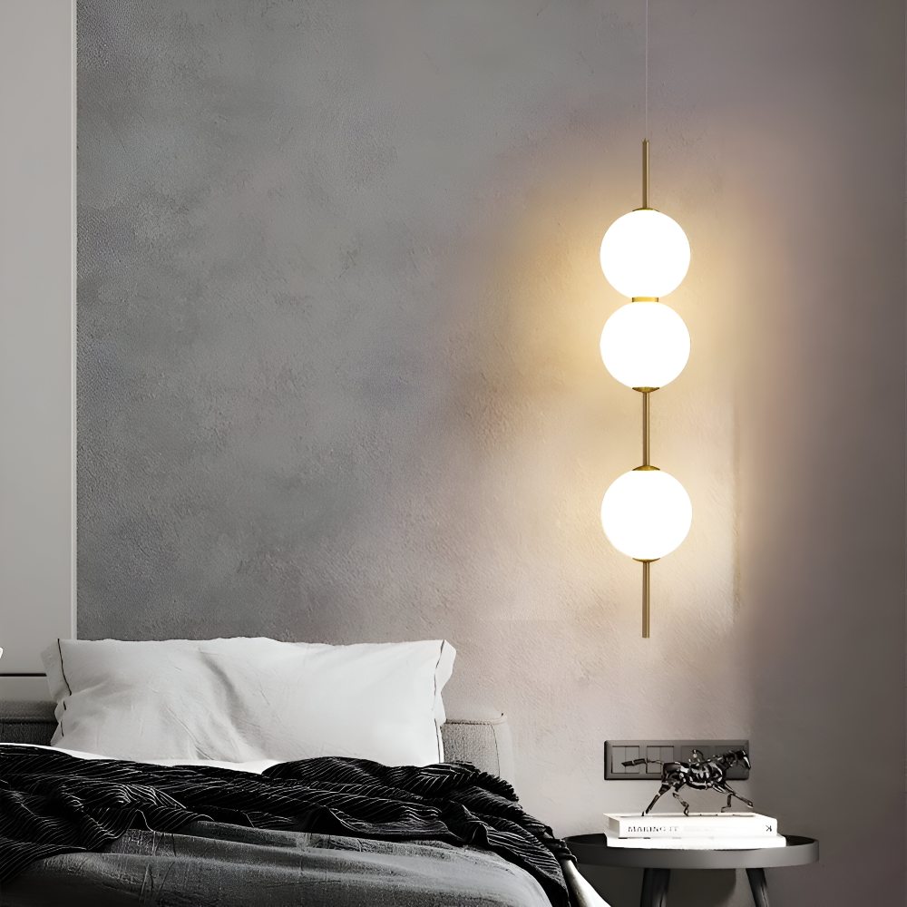 VertiGlobe – Lyxig Pendellampa med Vertikalt Snöre och Matt Glaskula