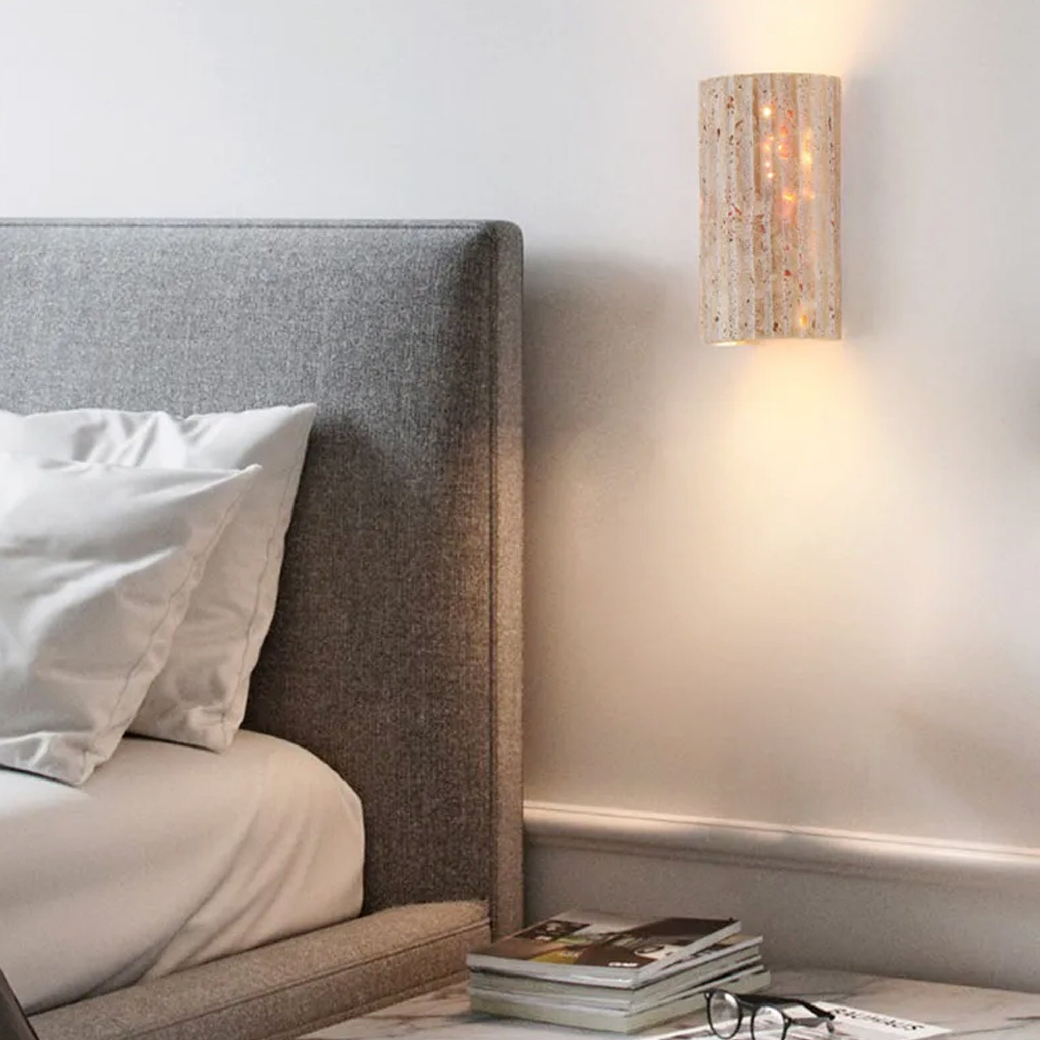 TraveGlow – Vägglampa i Travertin med Halvcylindrisk Design