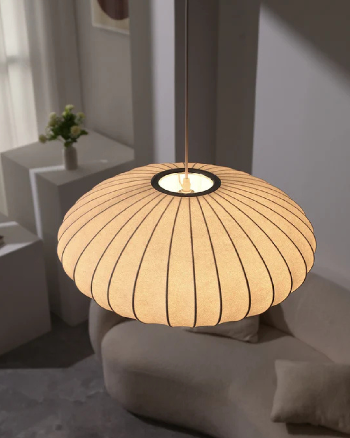 Rund taklampa i textil med skandinavisk design