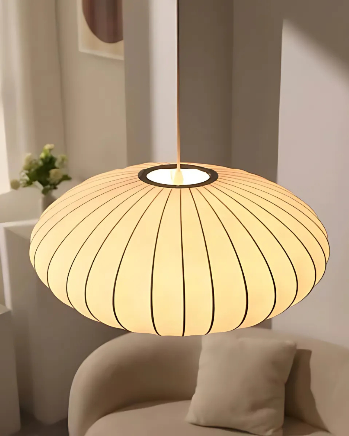 Rund taklampa i textil med skandinavisk design